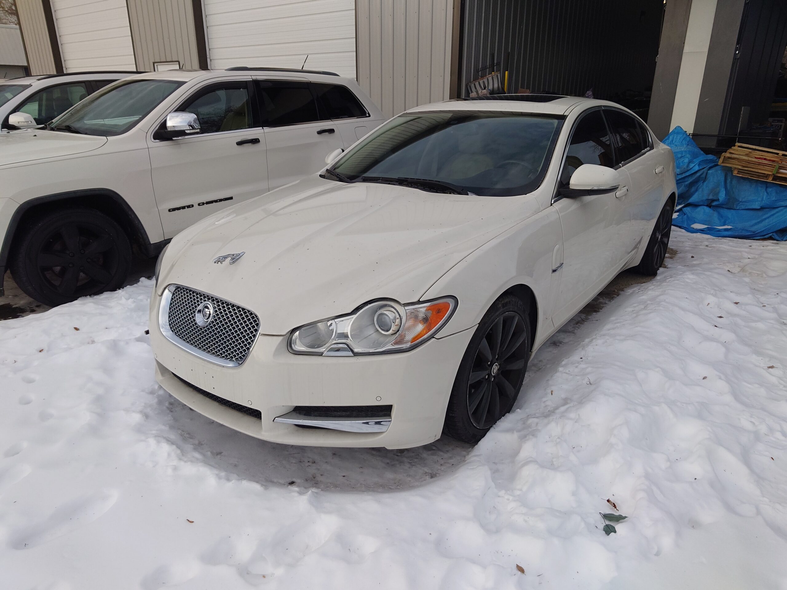 
								2010 Jaguar XF full									