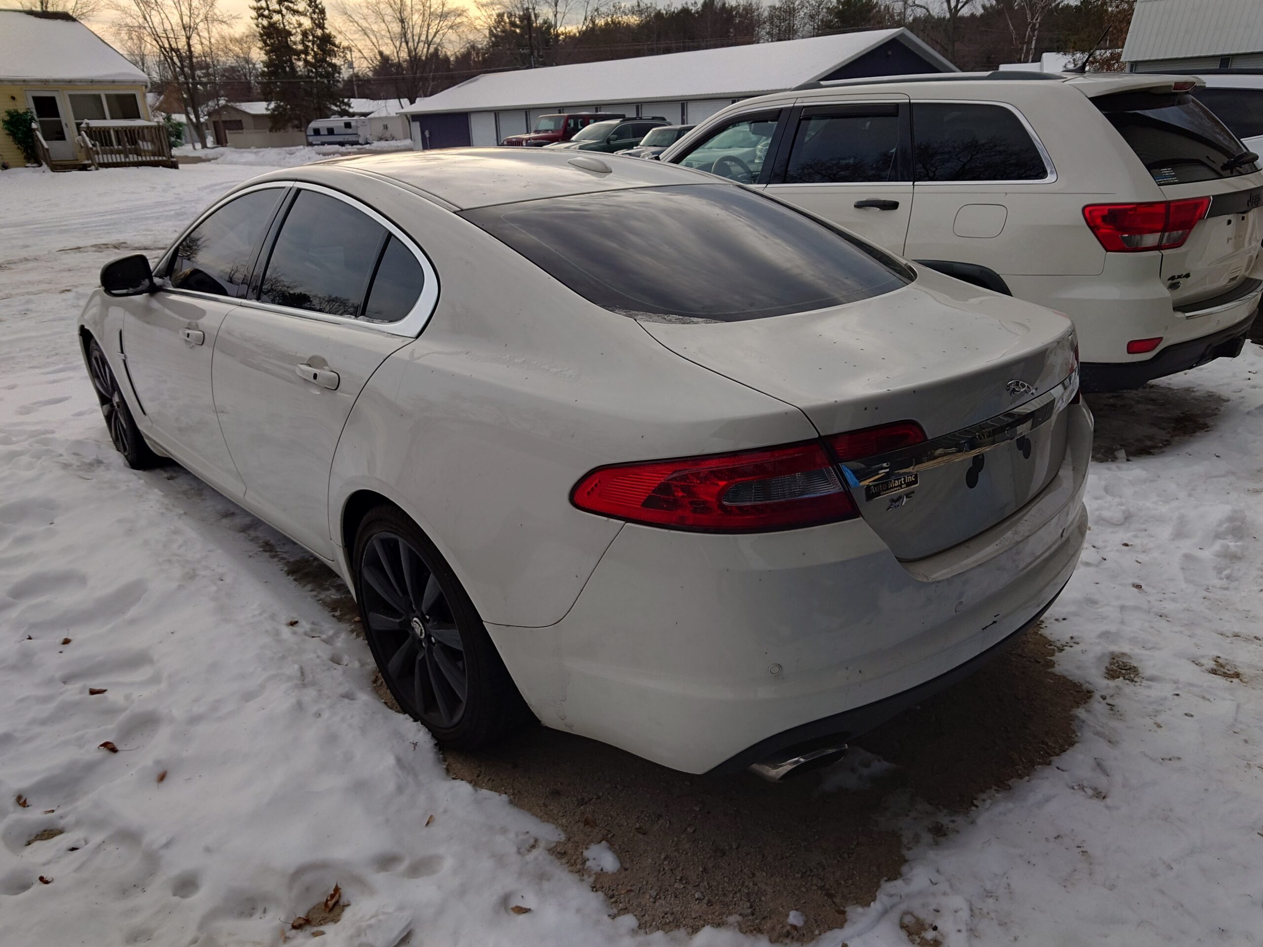 
								2010 Jaguar XF full									