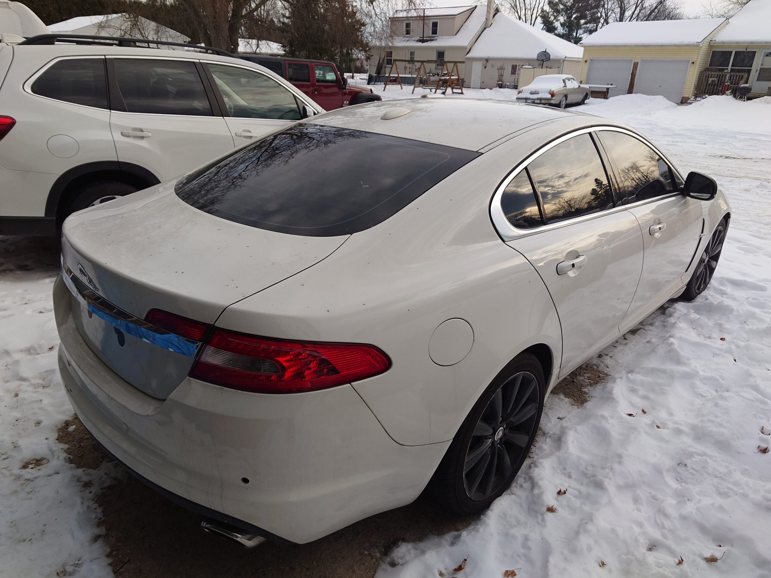 
								2010 Jaguar XF full									