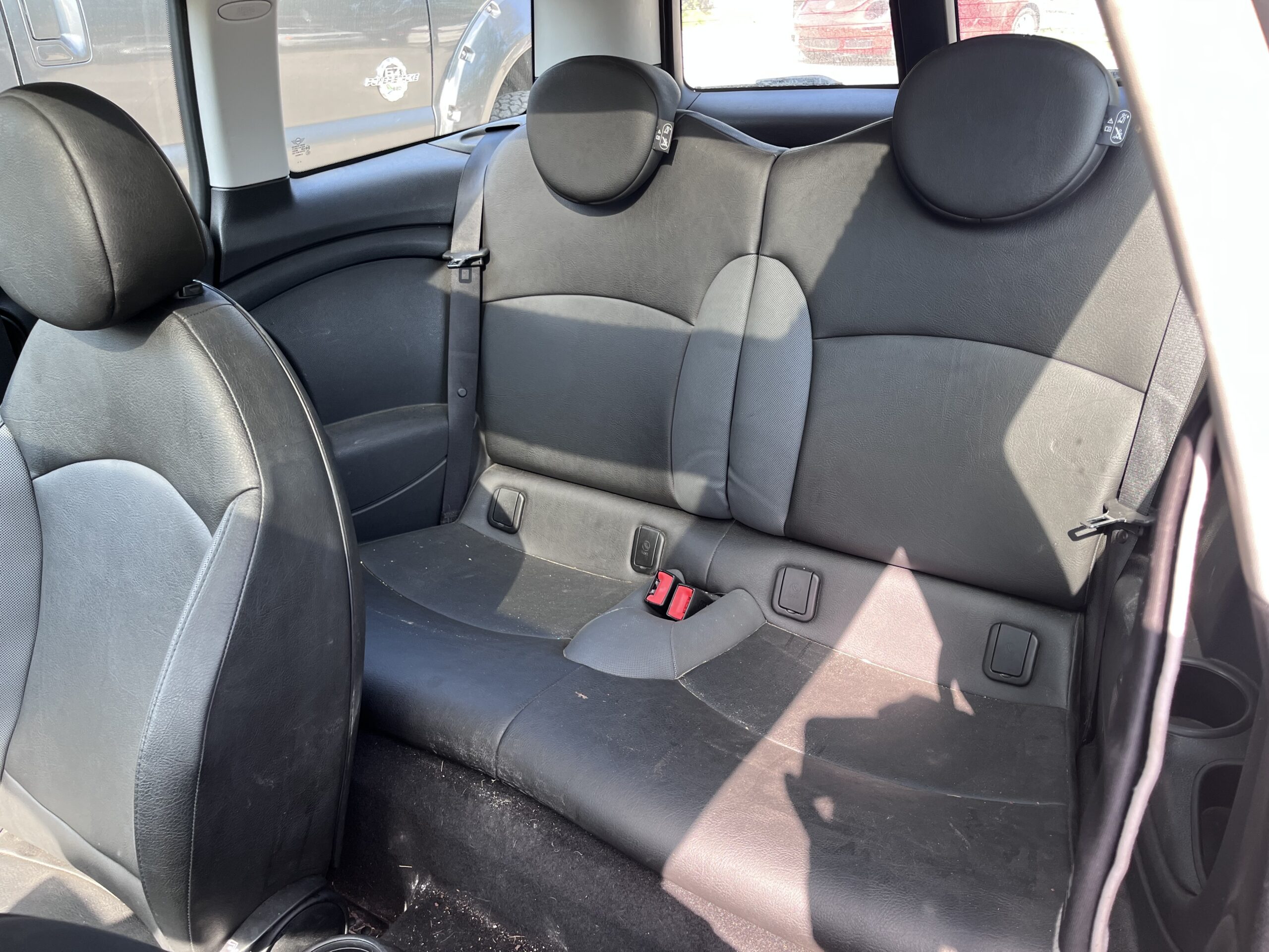 
								2009 Mini Cooper full									