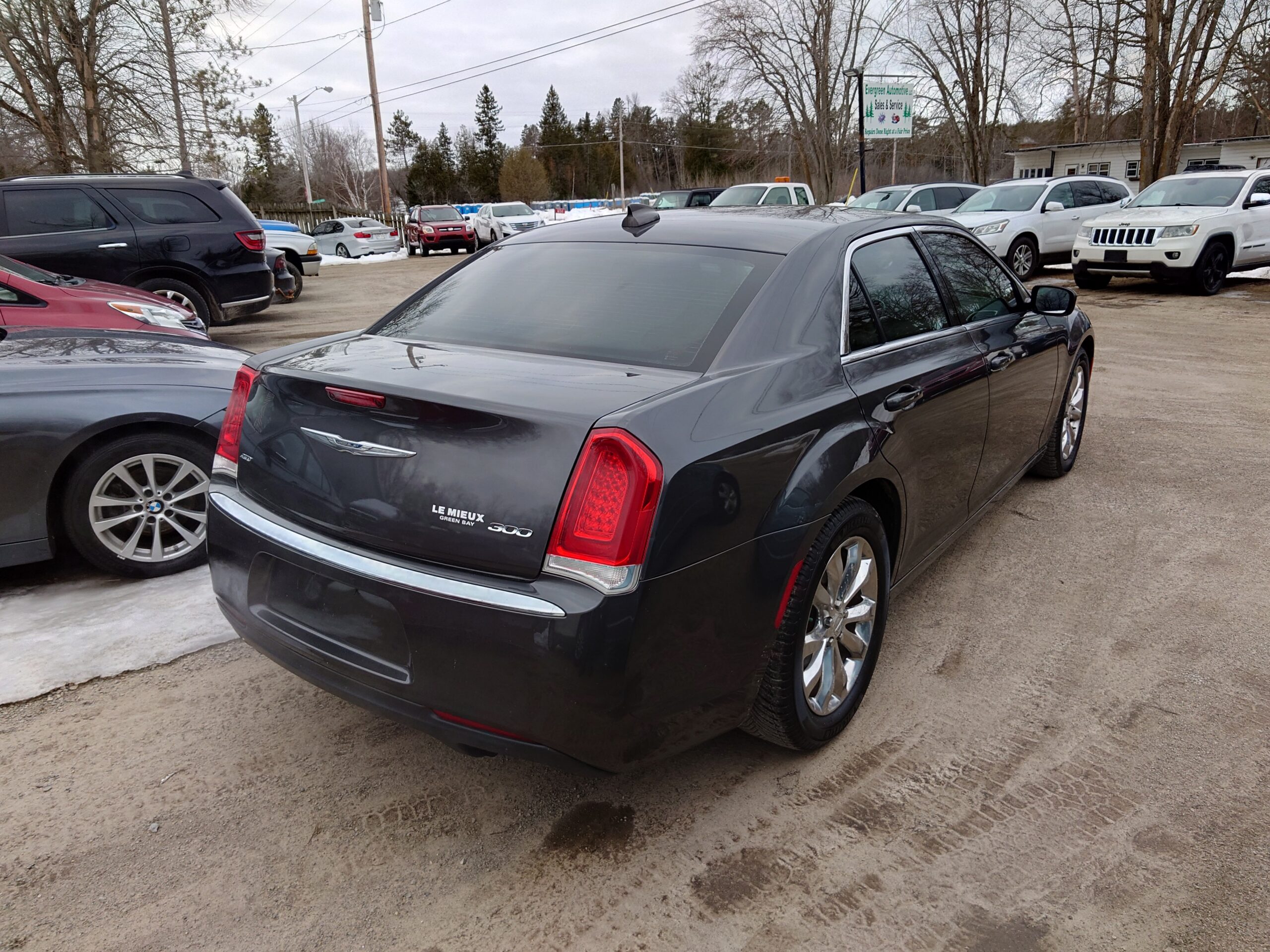 
								2016 Chrysler 300 AWD full									