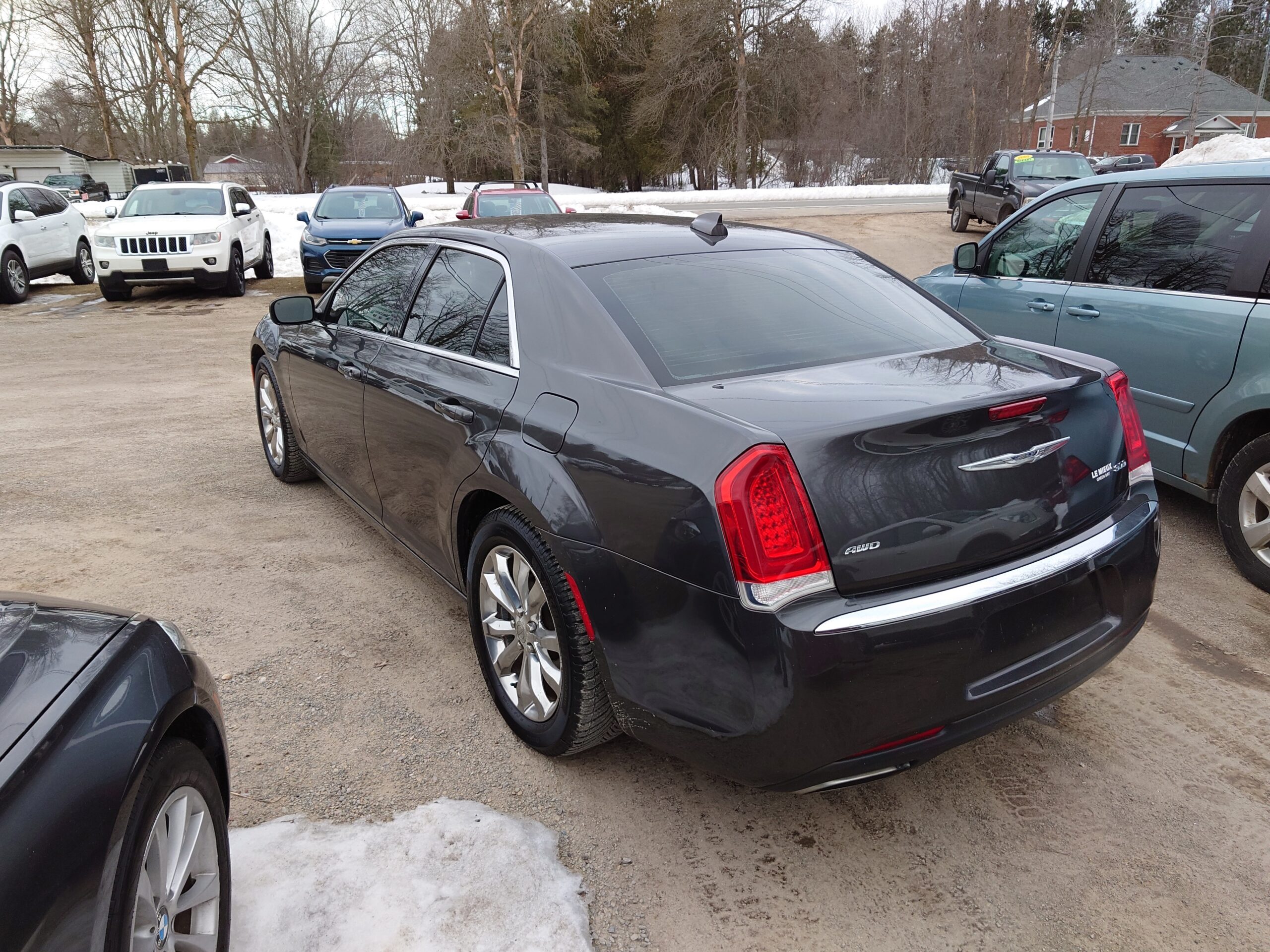 
								2016 Chrysler 300 AWD full									