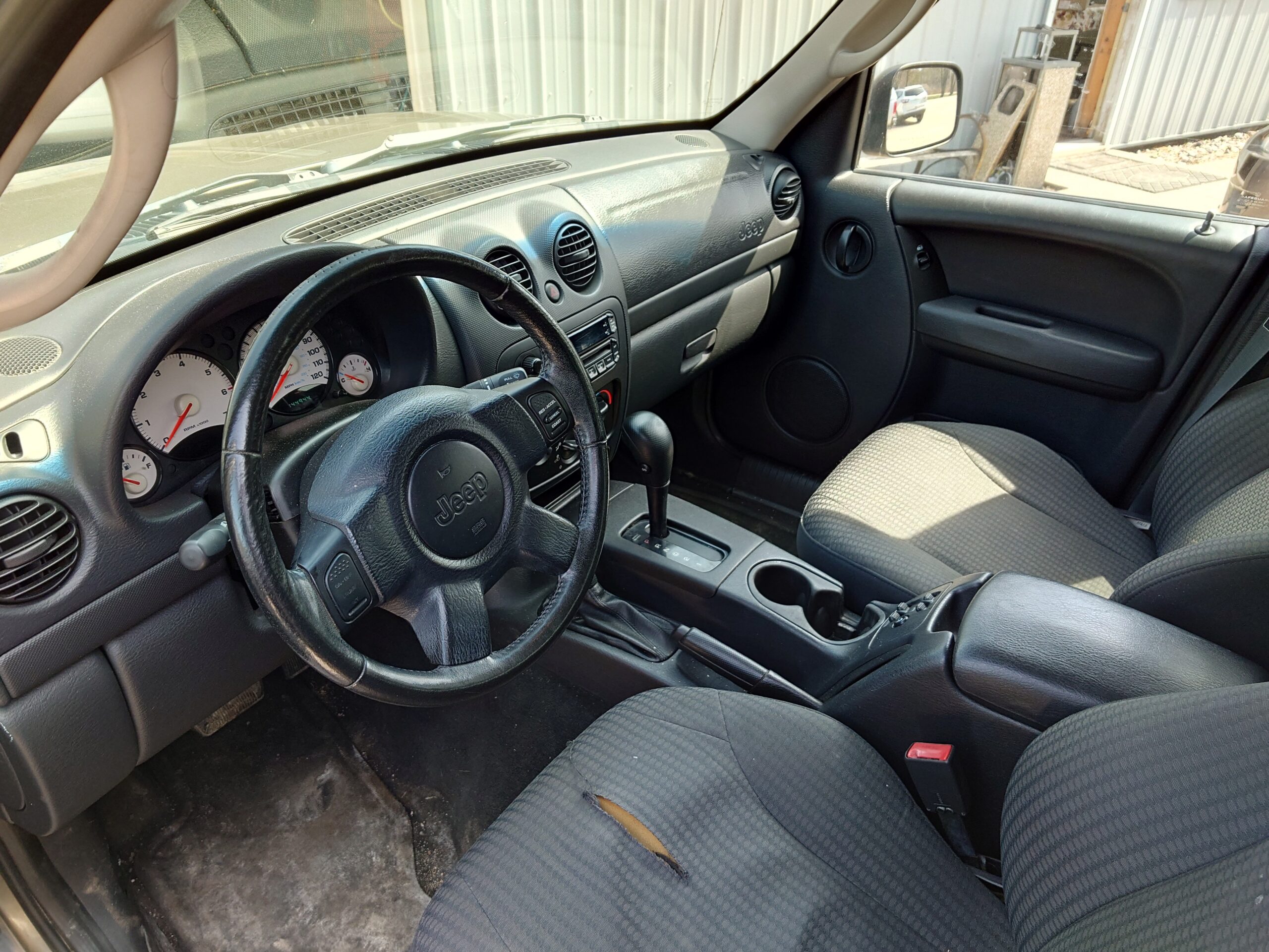 
								2003 Jeep Liberty full									