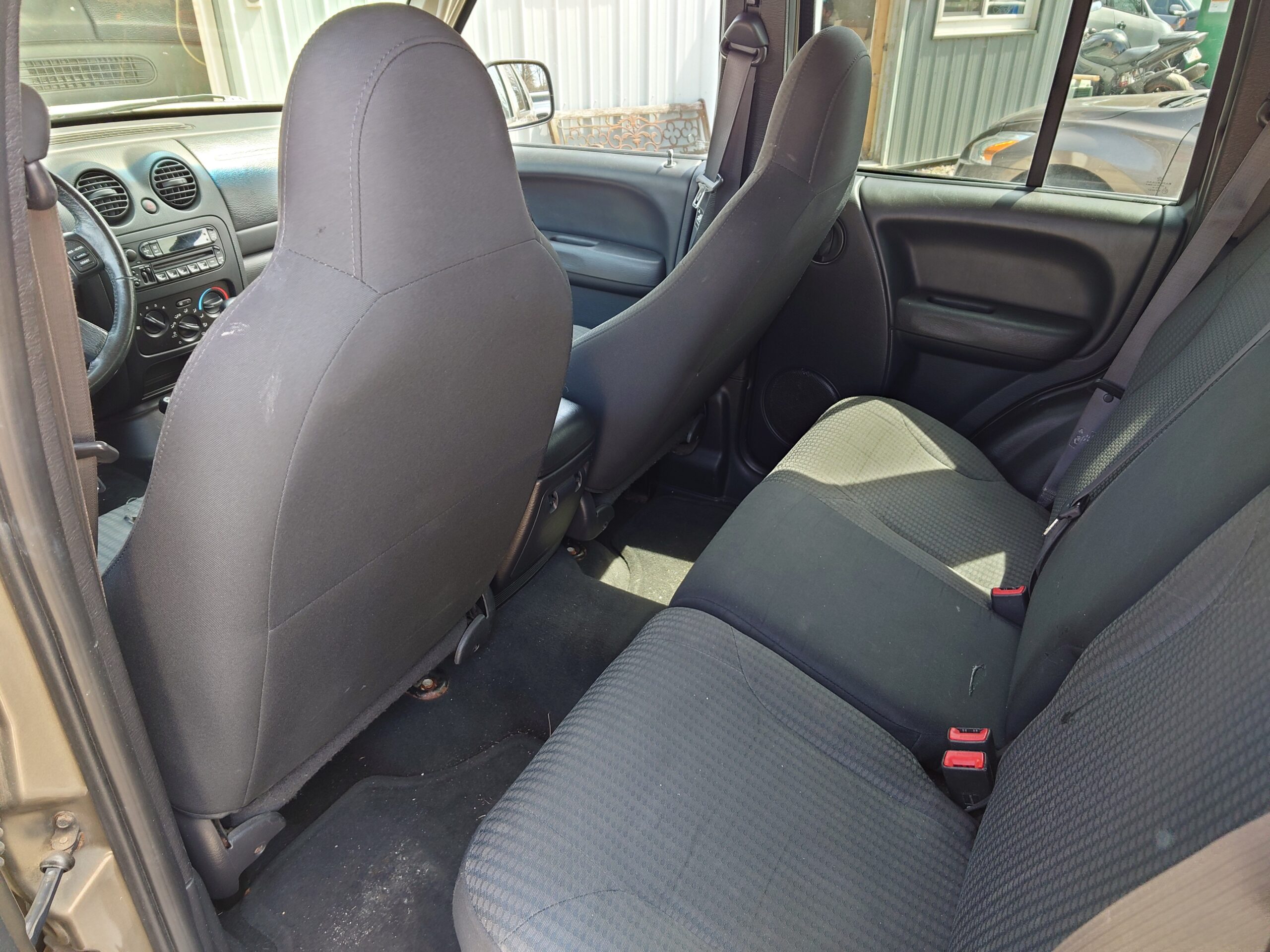 
								2003 Jeep Liberty full									