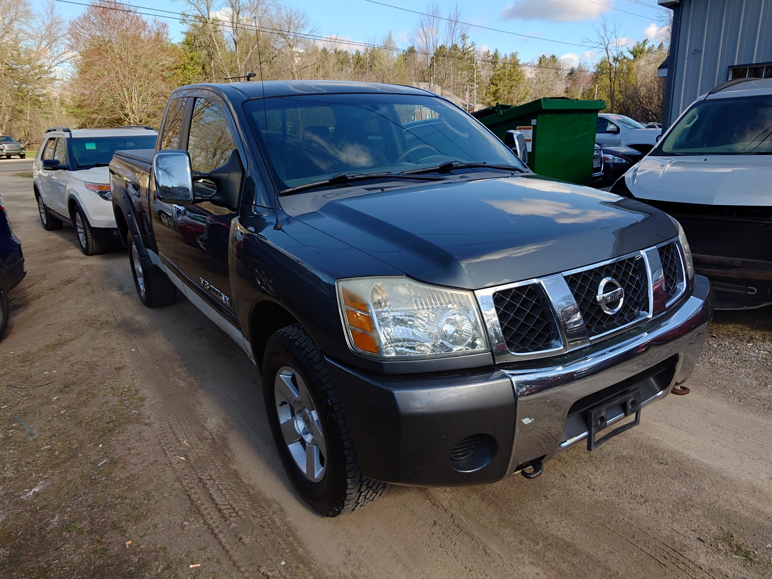 
								2005 Nissan Titan full									