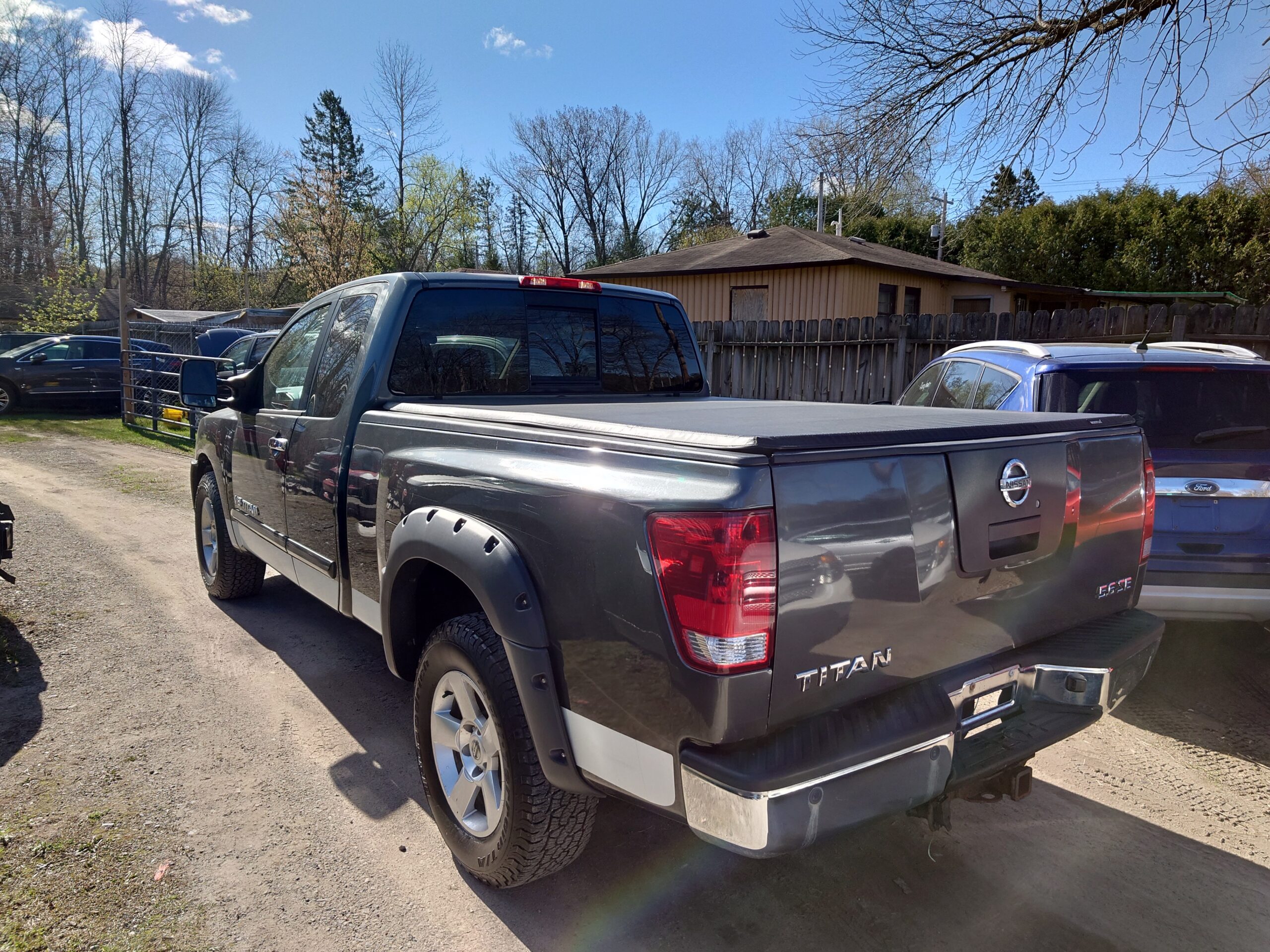 
								2005 Nissan Titan full									